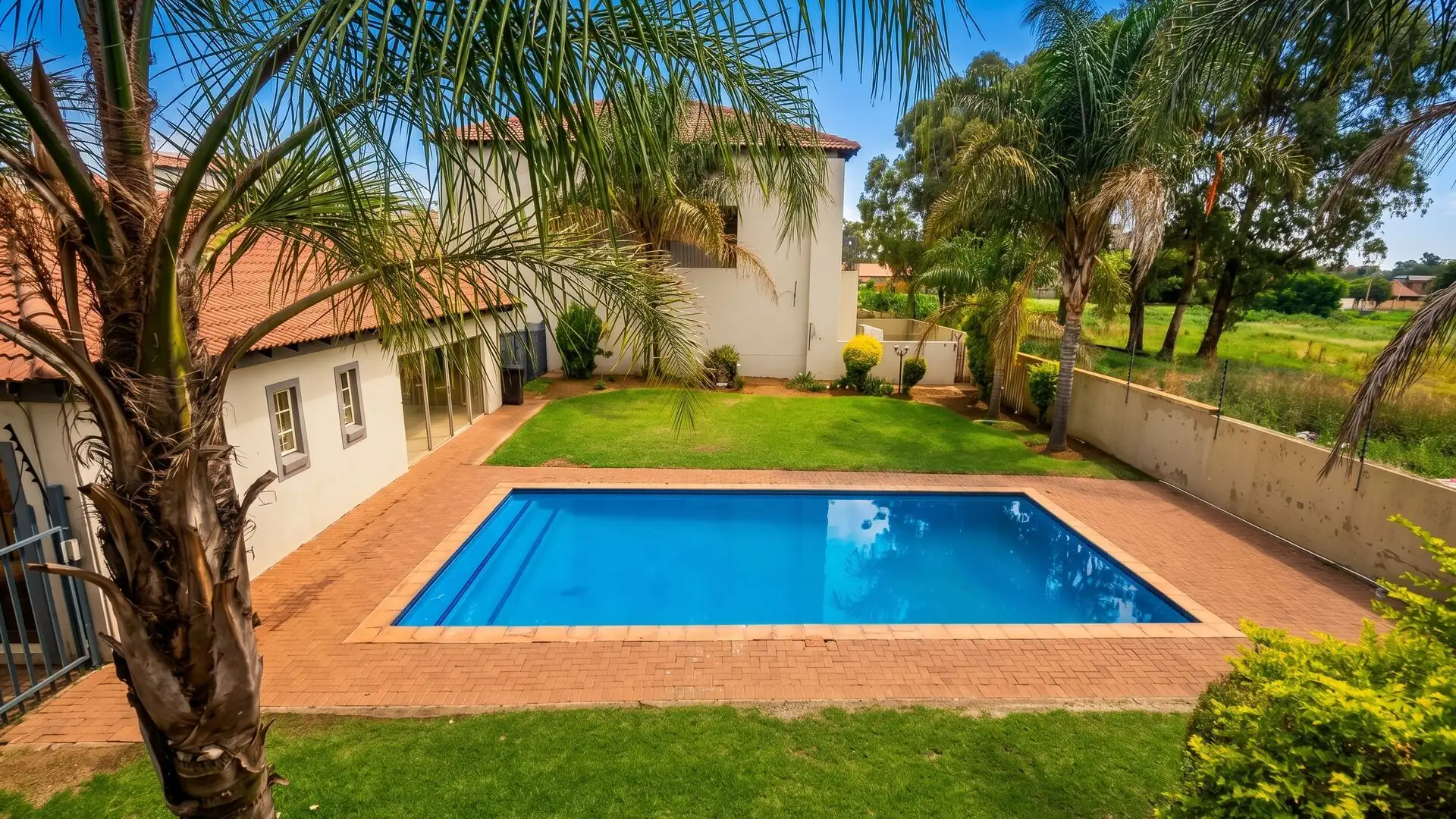 Private pool and garden at Brakpan Unit 58 β Oklane Estate